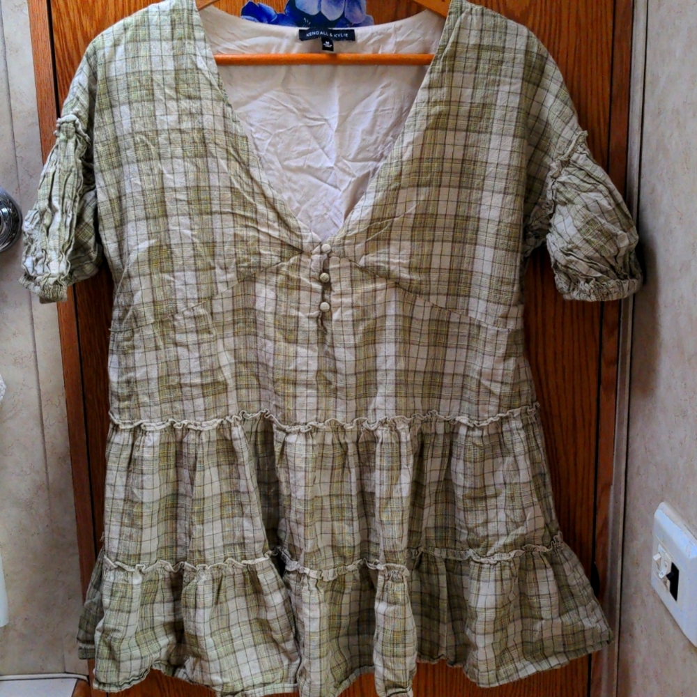 Kendall and Kylie Green Cream %100 Cotton Plaid Puff Sleeve Tiered Tunic Top
